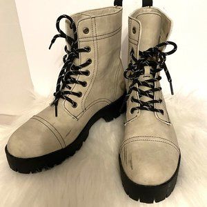 Seven 7 Women's Size 9 Jodi Combat Boots Cream with Black Laces Like-New